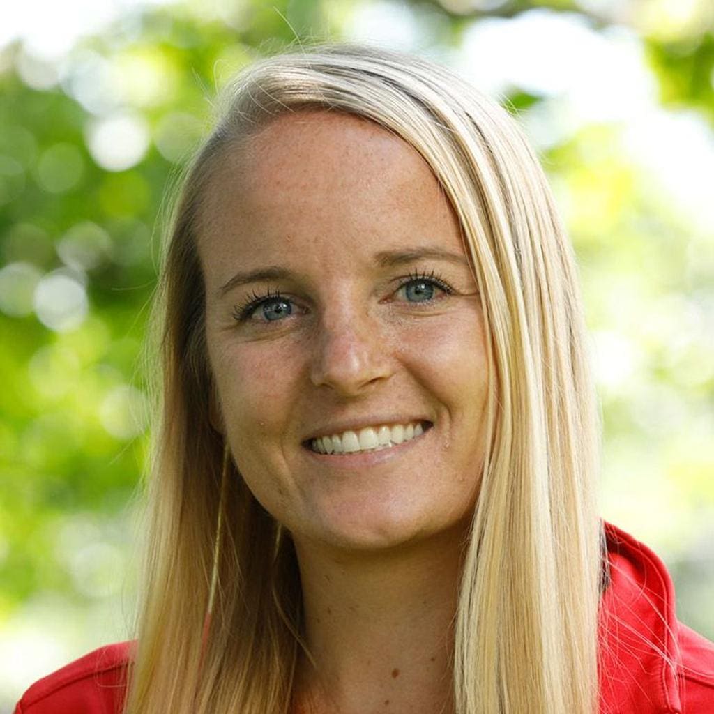 Elizabeth_Drazdowski_CA_Headshot_large